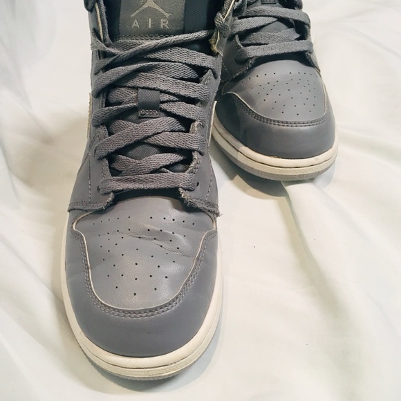 AIR JORDAN 1 RETRO MID GS 'COOL GREY WOLF GREY' - Picture 5 of 13